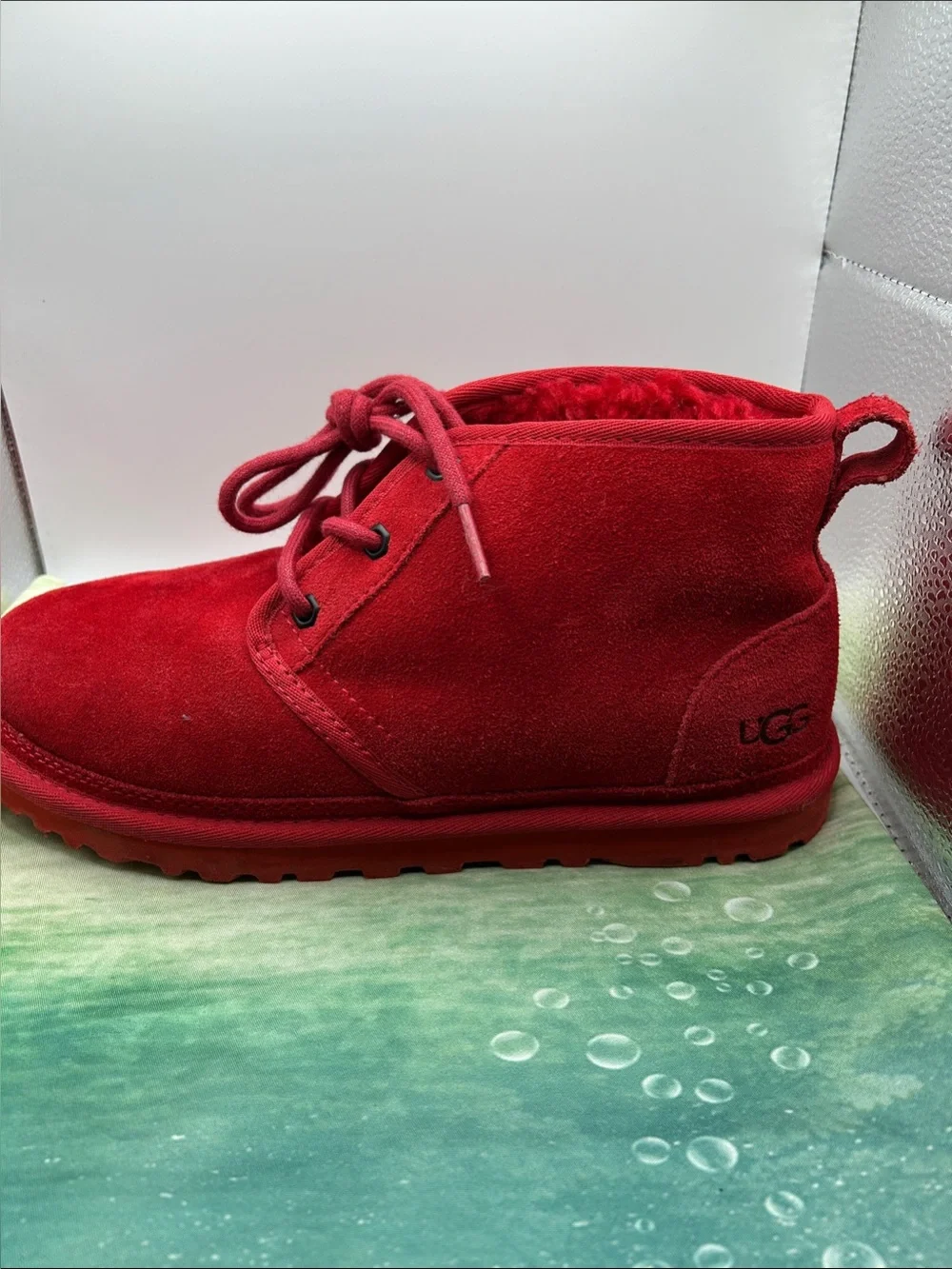 Ugg Men’s Neumel Suede Chukka Boots in Red size 7 (Women 8.5) Very Good Cond